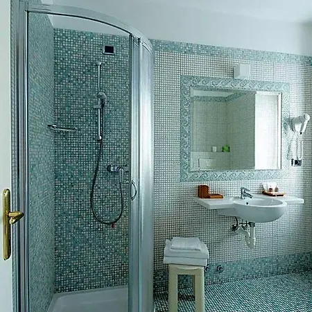 فندق Hotel Villa Colico كوليكو