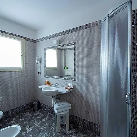 فندق Hotel Villa Colico كوليكو