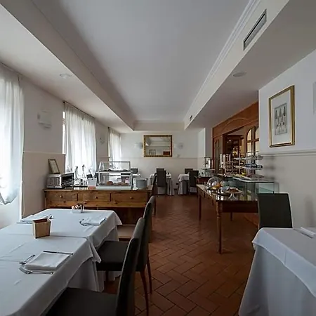 فندق Hotel Villa Colico
