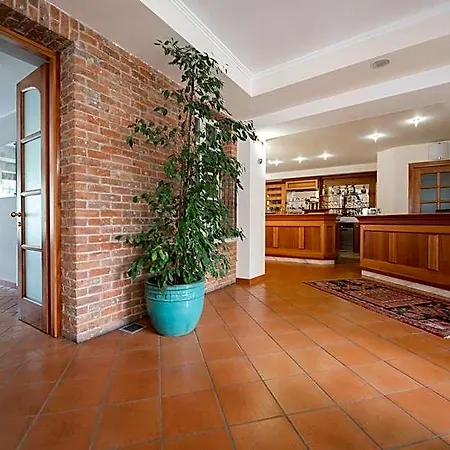 Hotel Villa Colico فندق 3*