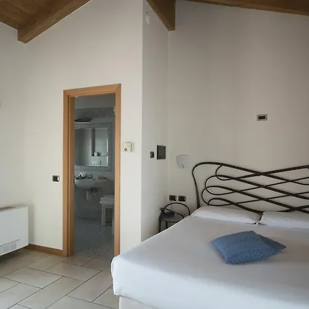 فندق Hotel Villa Colico 3*