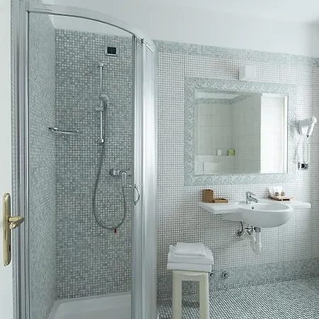 Hotel Villa Colico كوليكو