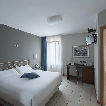 Hotel Villa Colico فندق كوليكو