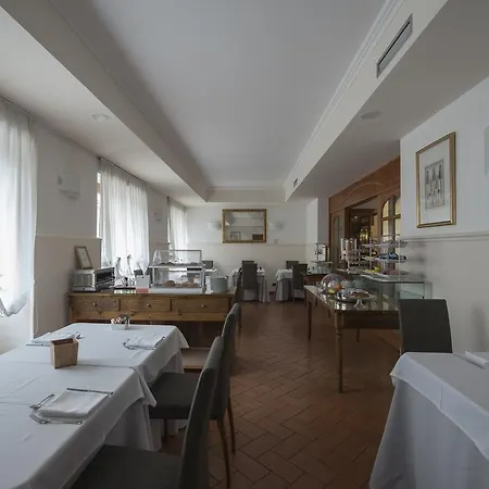 فندق Hotel Villa Colico 3*
