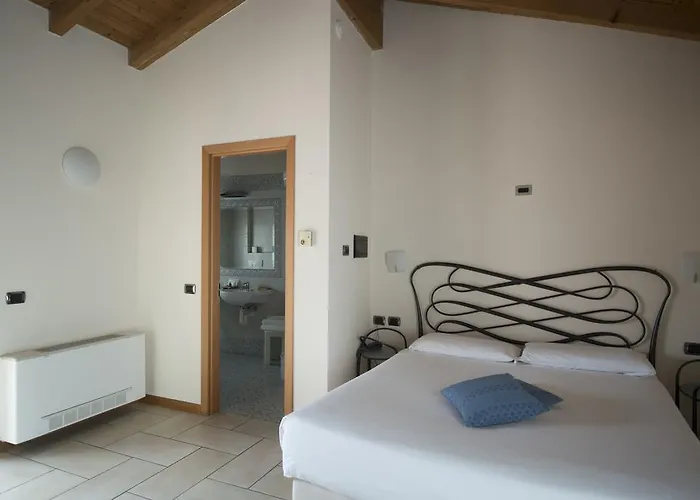 Отель Hotel Villa Colico 3*